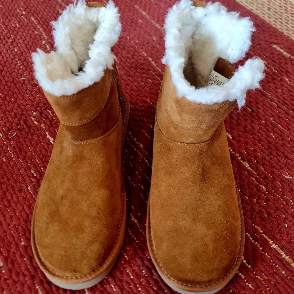 Koolaburra Tan Shearling Lined Boots